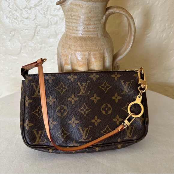 Louis Vuitton Pouchette with Key Holder - Picture 2 of 8